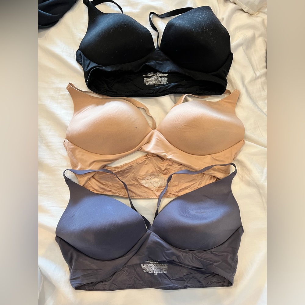 Lightly lined plunge from Victoria’s Secret 38c Worn only a few times if that.